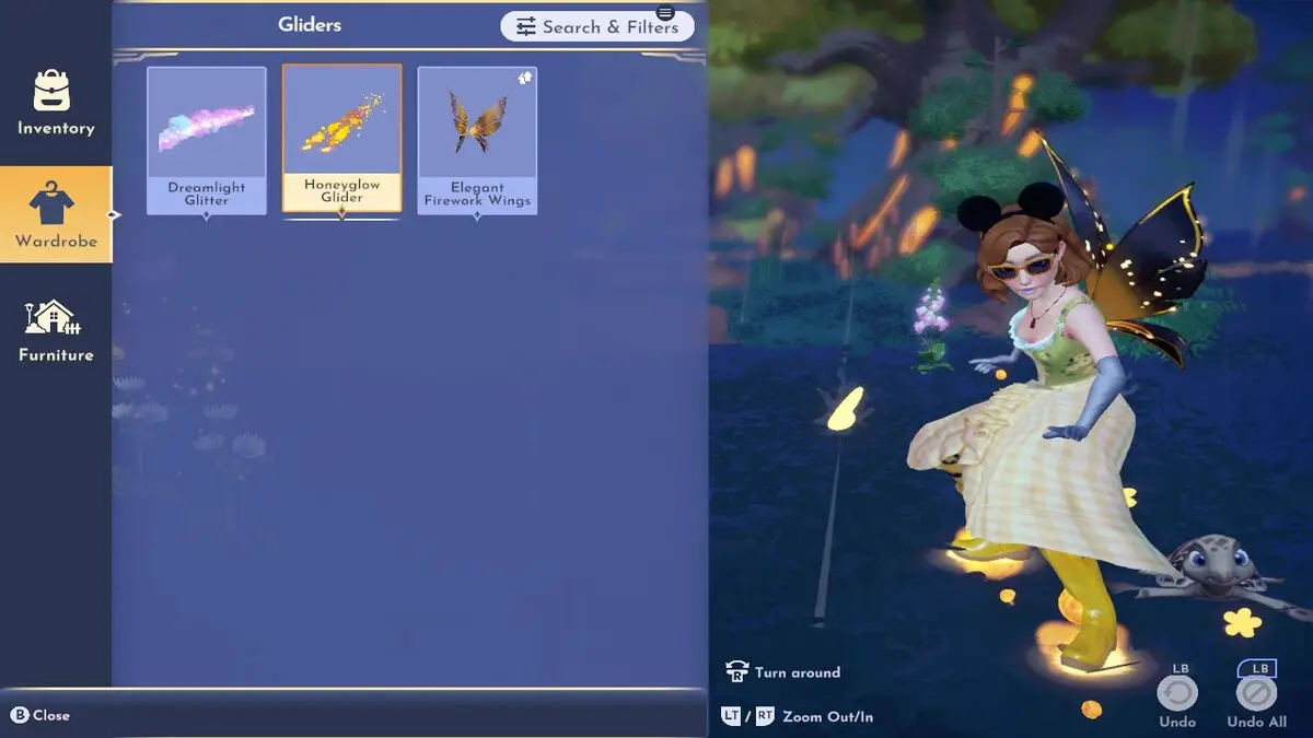 Equipping the Honeyglow Glider Dreamlight Valley