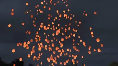Screenshot of Taking a photo of Sky Lanterns in FH6 used as featured image.